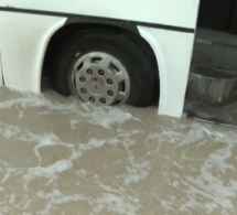 <i><b>Bakıda avtomobillər bu küçəni keçəndə batır -<font color=red> VİDEO</b></i></font>