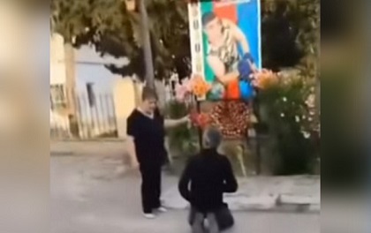 Kişini diz çökdürən şəhid anası ilə bağlı araşdırma aparılır - FOTO