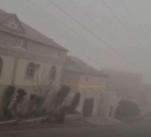 <i><b>Bakını duman bürüdü -<font color=red> Pis qoxu yayılıb</b></i></font>