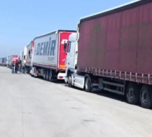 <i><b>500-dən çox “tır” gömrükdə gözləyir - <font color=red>VİDEO</b></i></font>